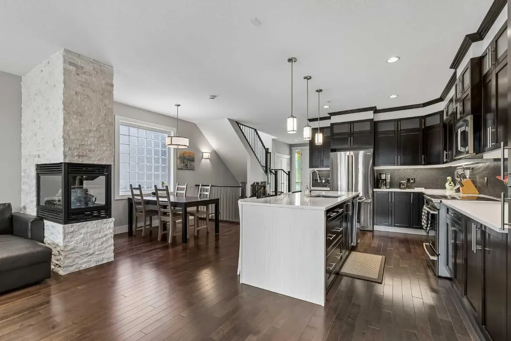 406 25 Avenue NW Calgary AB T2M 2A7