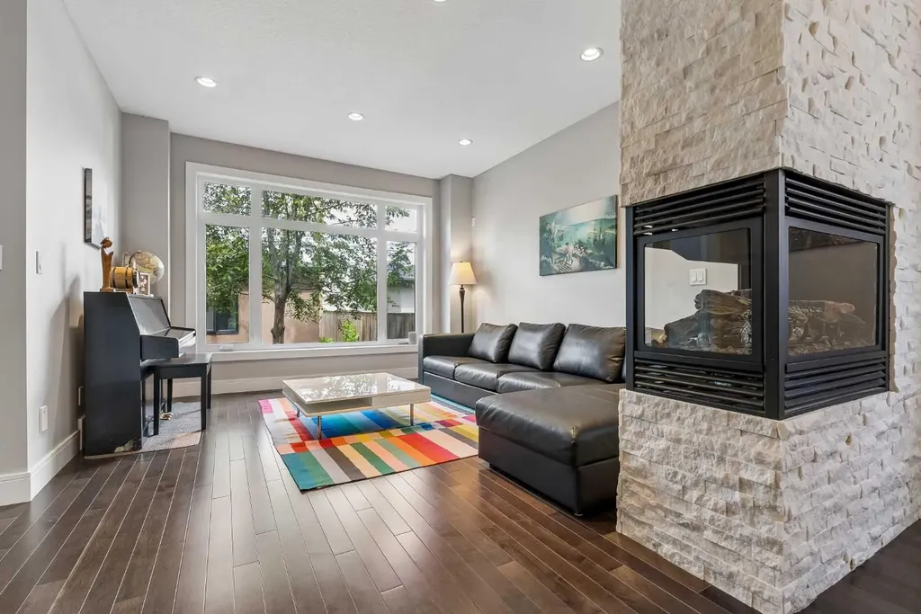 406 25 Avenue NW Calgary AB T2M 2A7