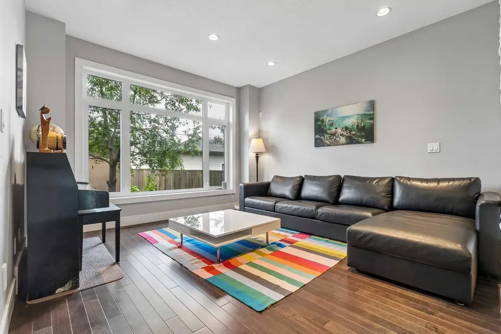 406 25 Avenue NW Calgary AB T2M 2A7