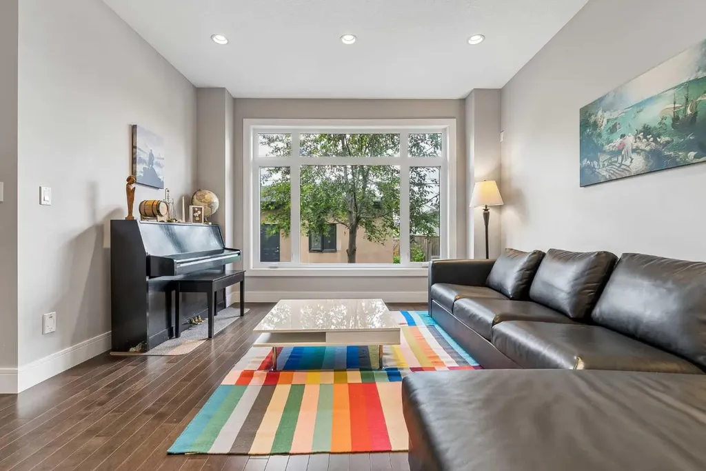 406 25 Avenue NW Calgary AB T2M 2A7