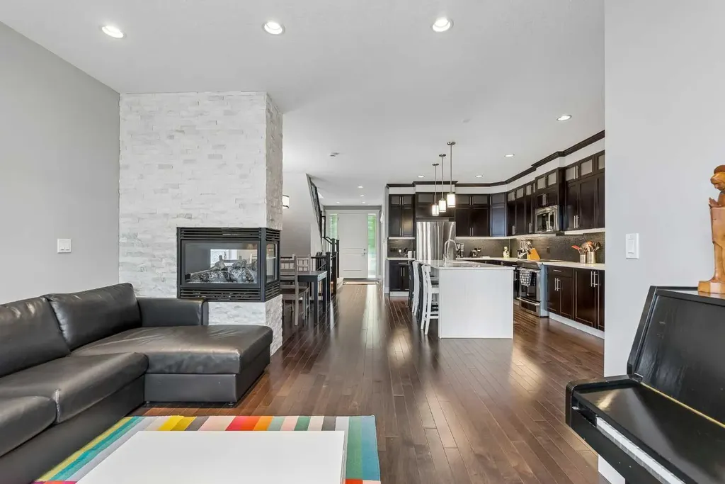 406 25 Avenue NW Calgary AB T2M 2A7