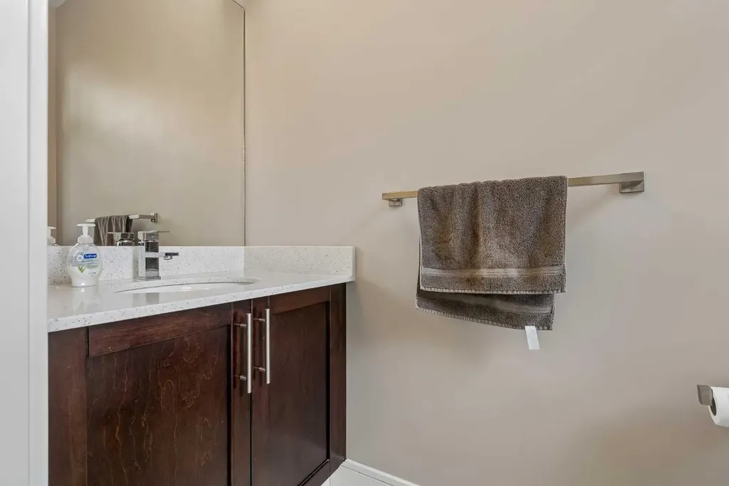 406 25 Avenue NW Calgary AB T2M 2A7