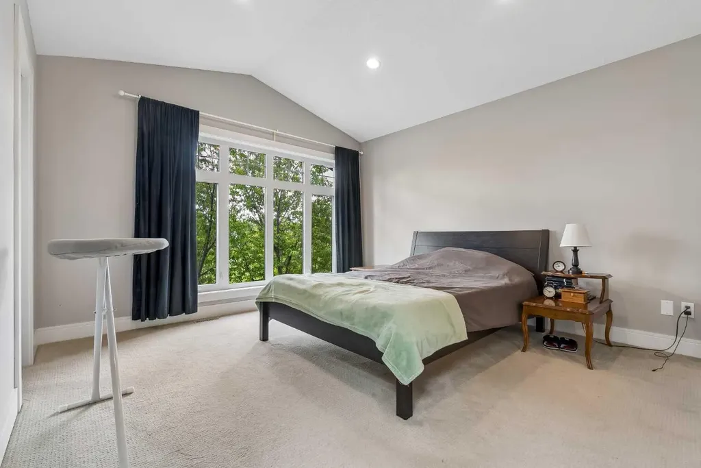 406 25 Avenue NW Calgary AB T2M 2A7