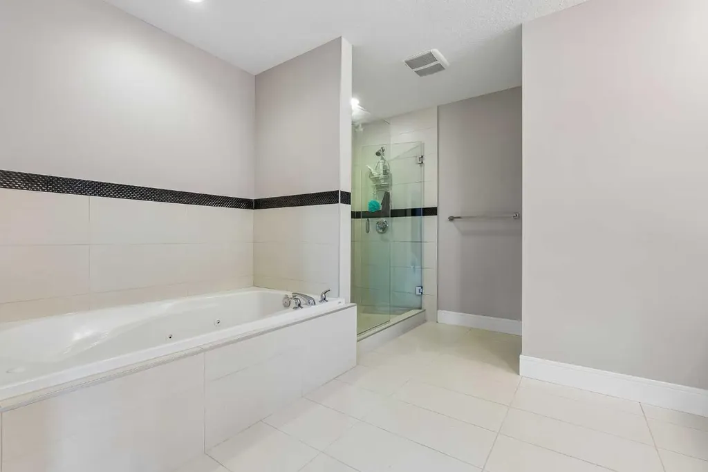406 25 Avenue NW Calgary AB T2M 2A7