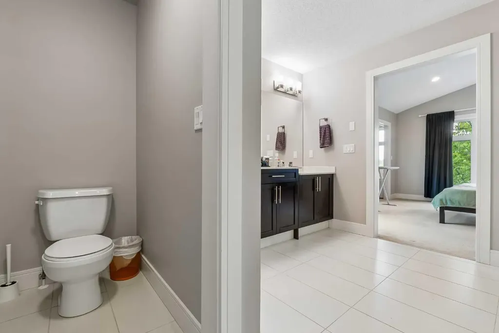 406 25 Avenue NW Calgary AB T2M 2A7