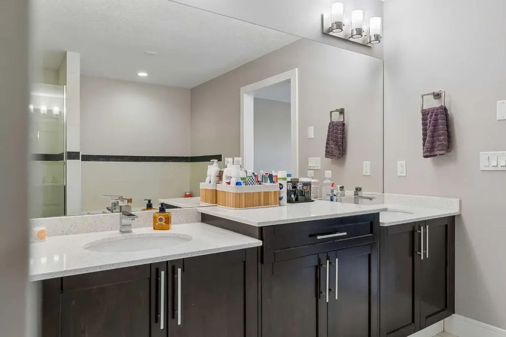 406 25 Avenue NW Calgary AB T2M 2A7