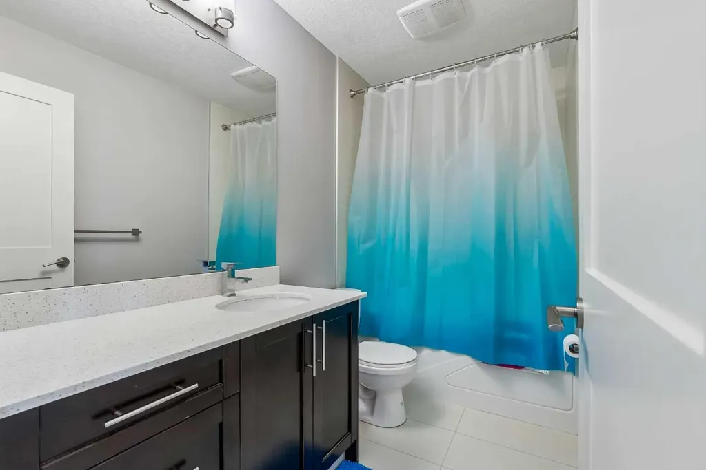 406 25 Avenue NW Calgary AB T2M 2A7