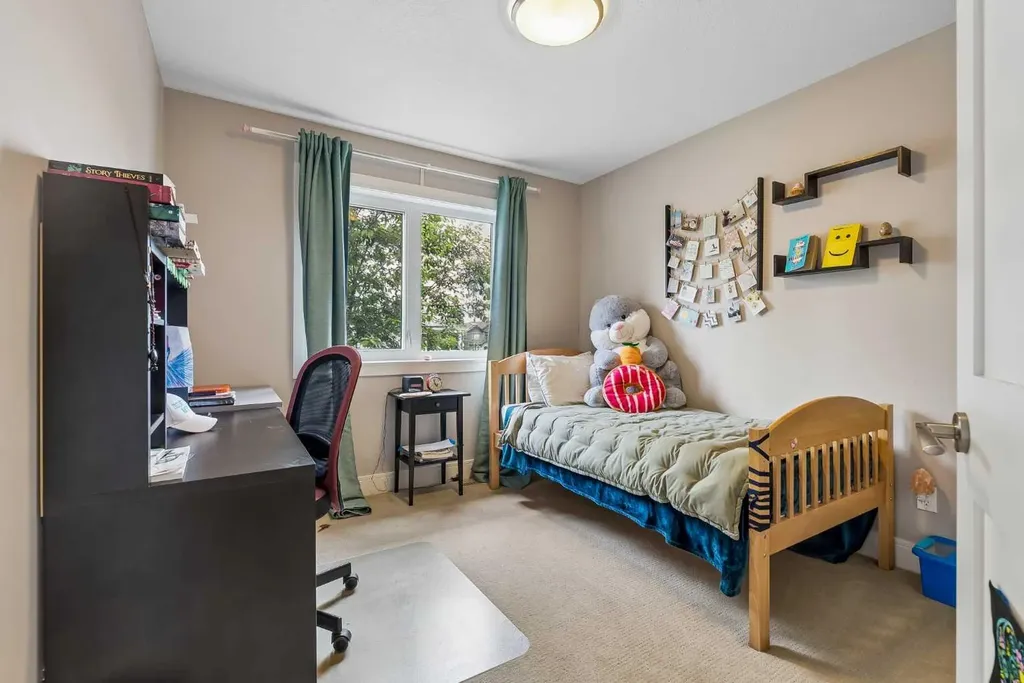 406 25 Avenue NW Calgary AB T2M 2A7