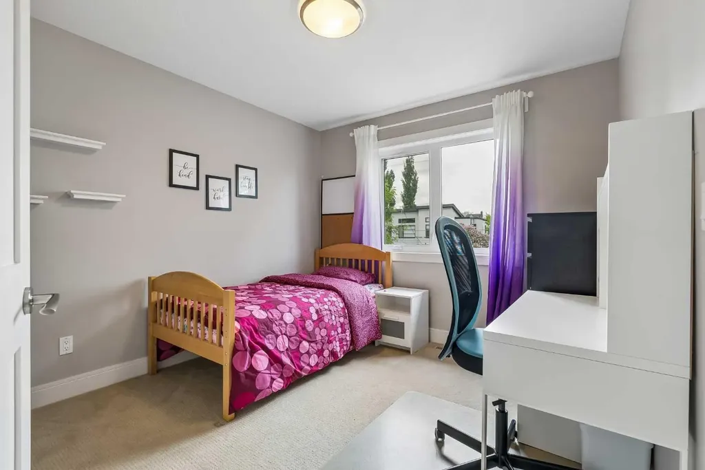 406 25 Avenue NW Calgary AB T2M 2A7