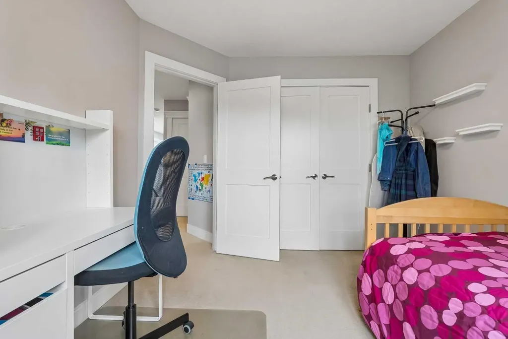 406 25 Avenue NW Calgary AB T2M 2A7
