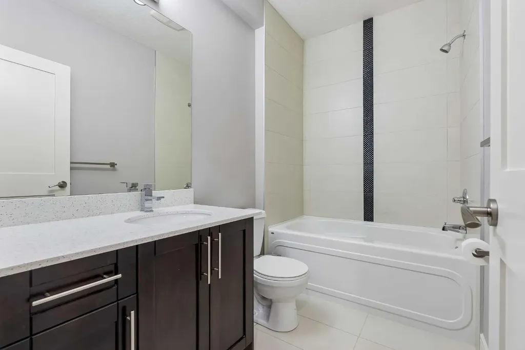 406 25 Avenue NW Calgary AB T2M 2A7