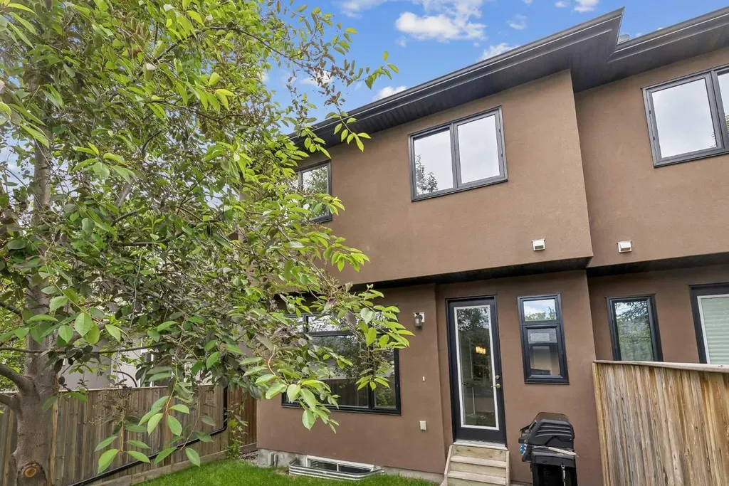 406 25 Avenue NW Calgary AB T2M 2A7