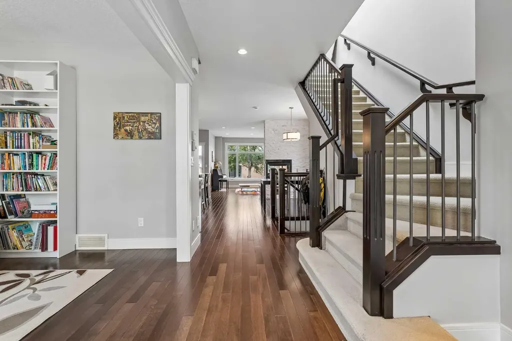 406 25 Avenue NW Calgary AB T2M 2A7