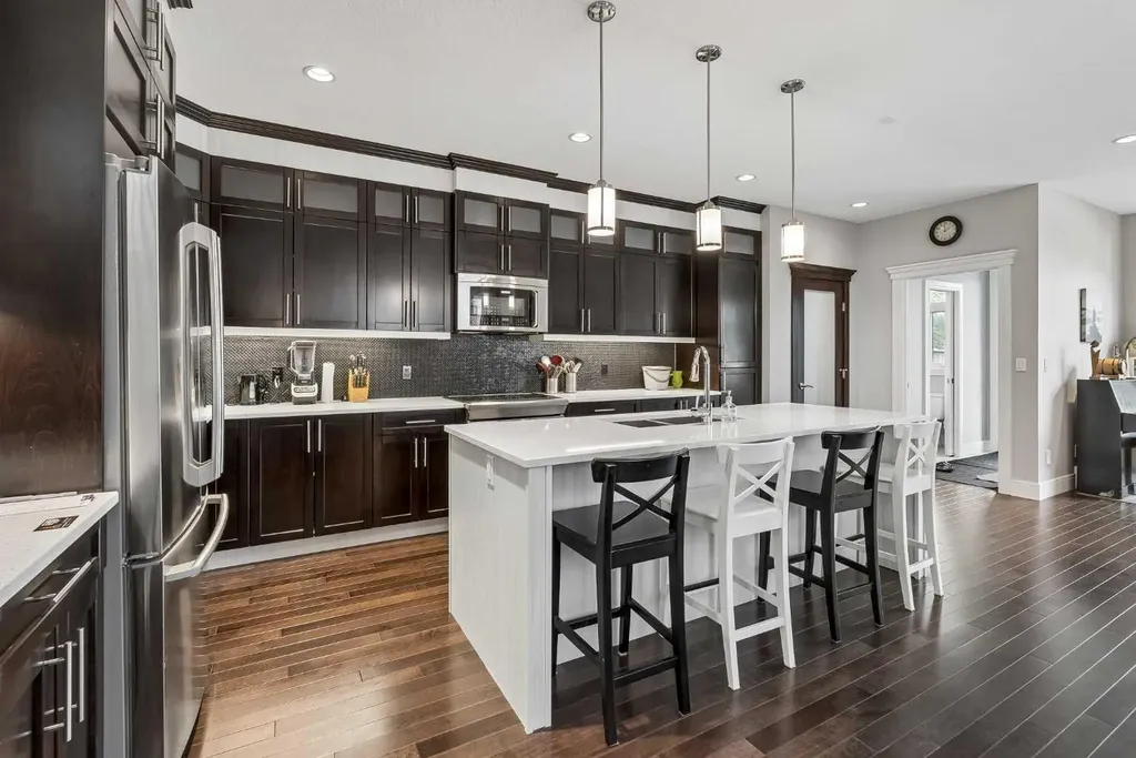 406 25 Avenue NW Calgary AB T2M 2A7
