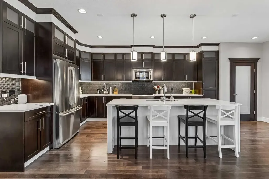 406 25 Avenue NW Calgary AB T2M 2A7
