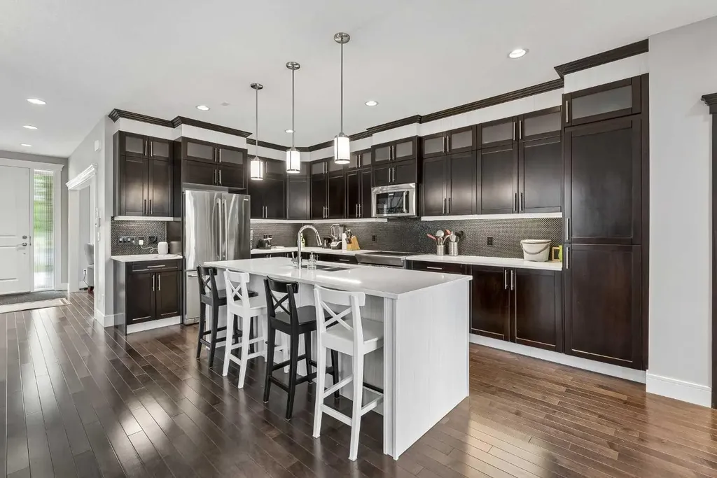 406 25 Avenue NW Calgary AB T2M 2A7