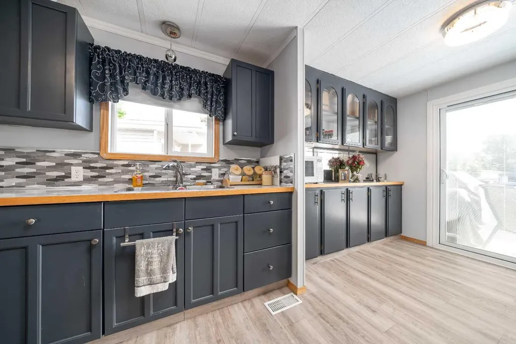 341 Cornell Crescent SW Medicine Hat AB T1A 7Z3