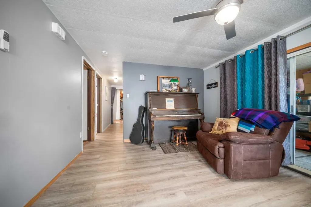 341 Cornell Crescent SW Medicine Hat AB T1A 7Z3
