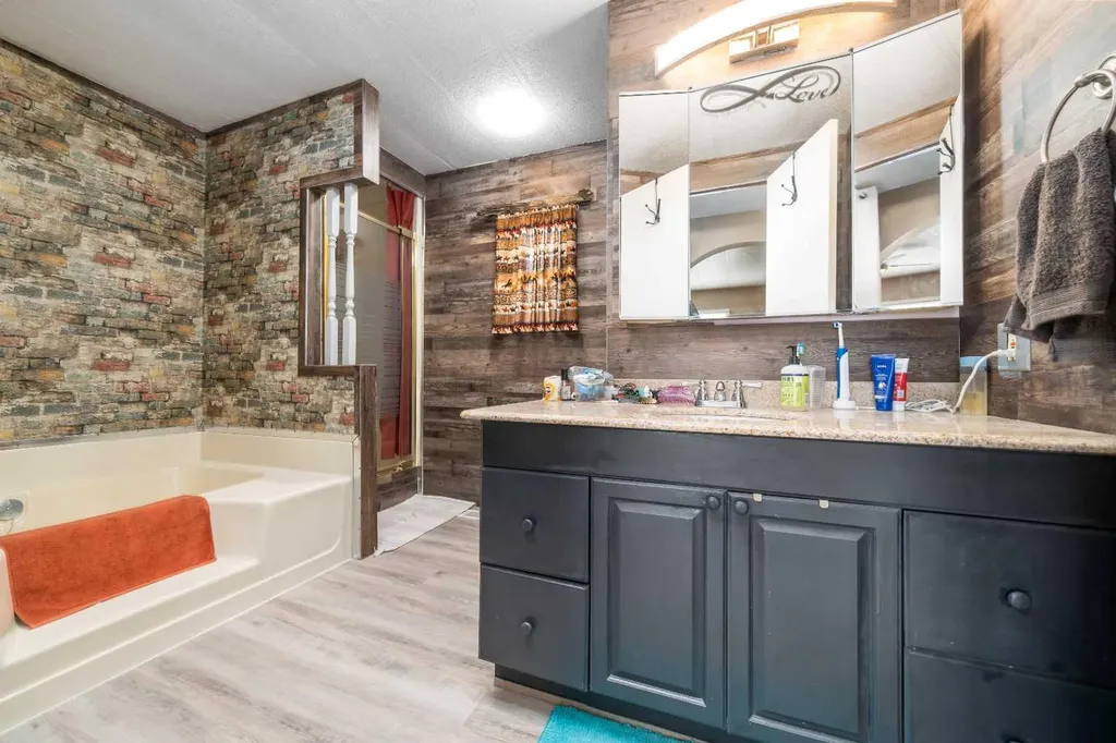 341 Cornell Crescent SW Medicine Hat AB T1A 7Z3