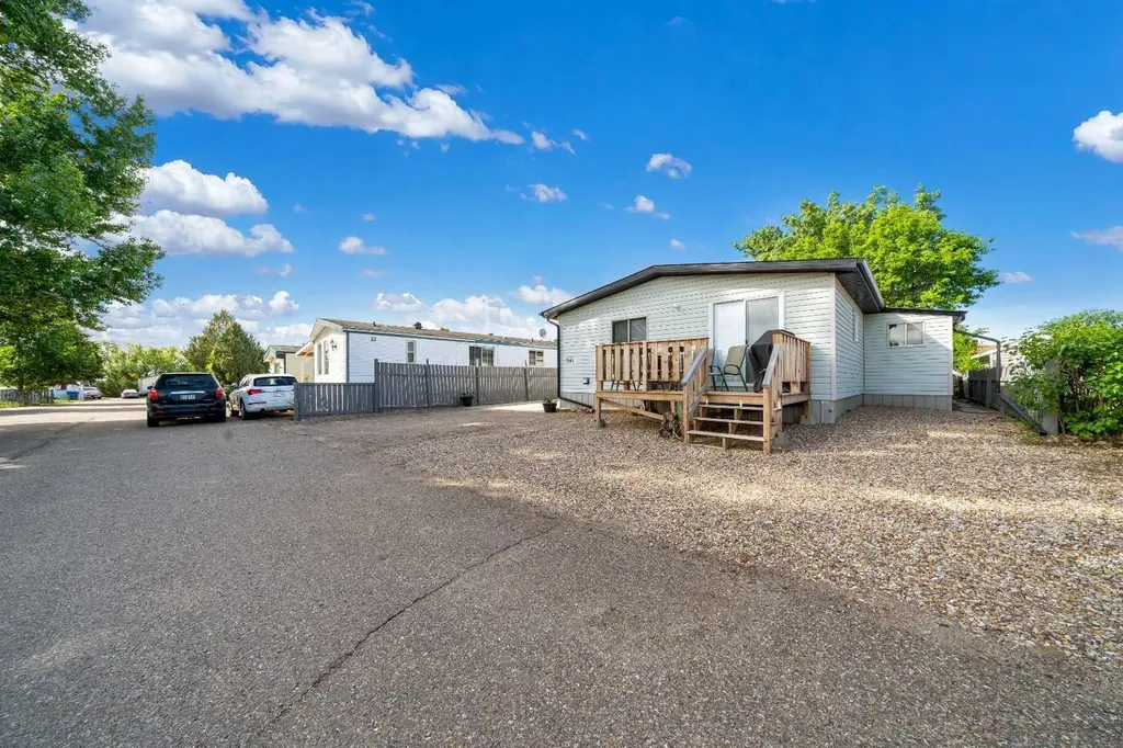 341 Cornell Crescent SW Medicine Hat AB T1A 7Z3