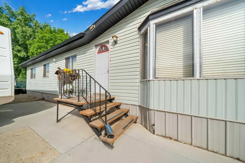 341 Cornell Crescent SW Medicine Hat AB T1A 7Z3