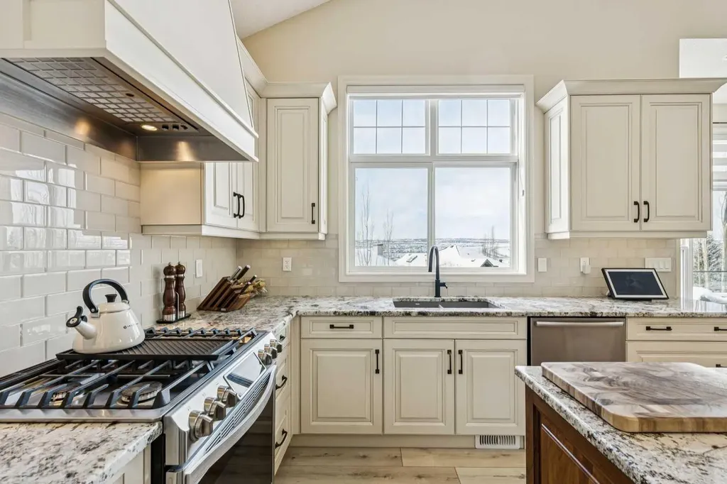 120 Hidden Creek Circle NW Calgary AB T3A 6J3