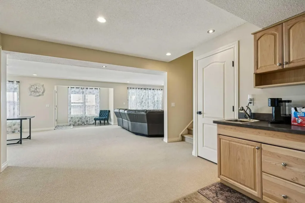 120 Hidden Creek Circle NW Calgary AB T3A 6J3