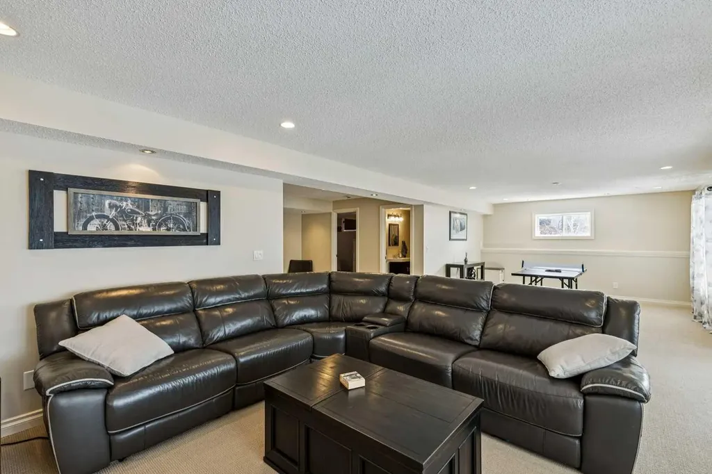 120 Hidden Creek Circle NW Calgary AB T3A 6J3