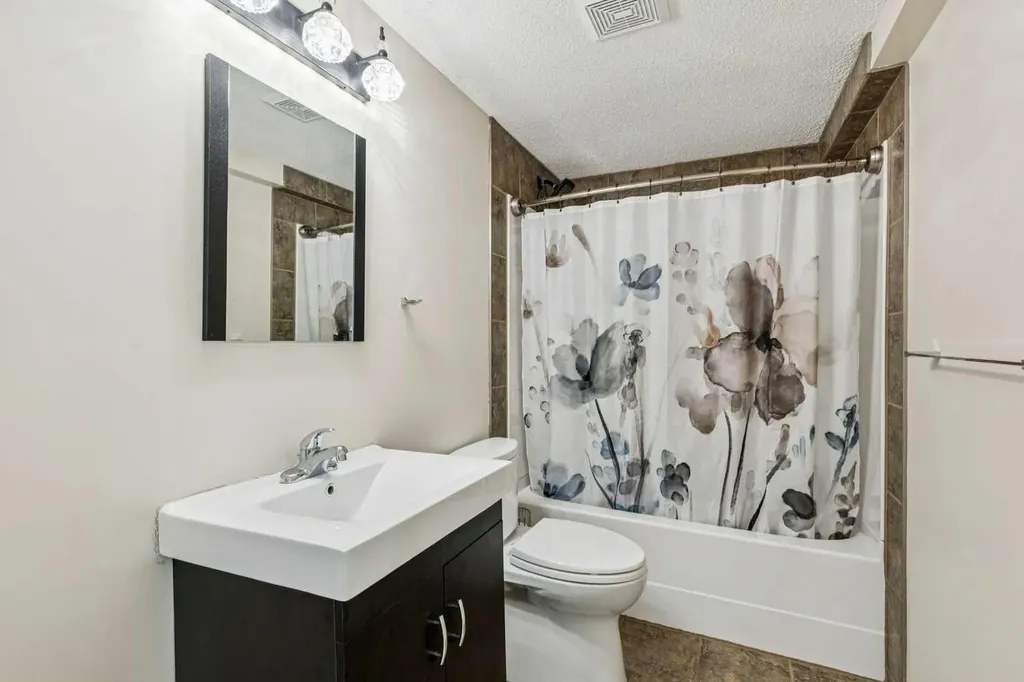 120 Hidden Creek Circle NW Calgary AB T3A 6J3