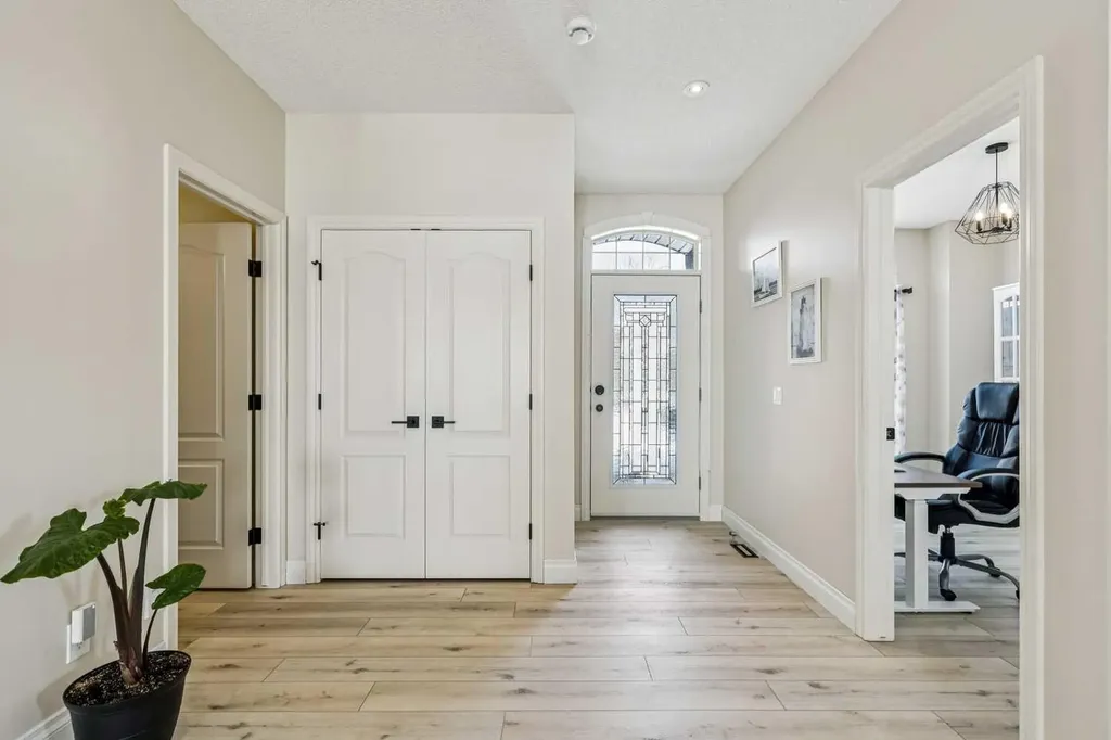 120 Hidden Creek Circle NW Calgary AB T3A 6J3