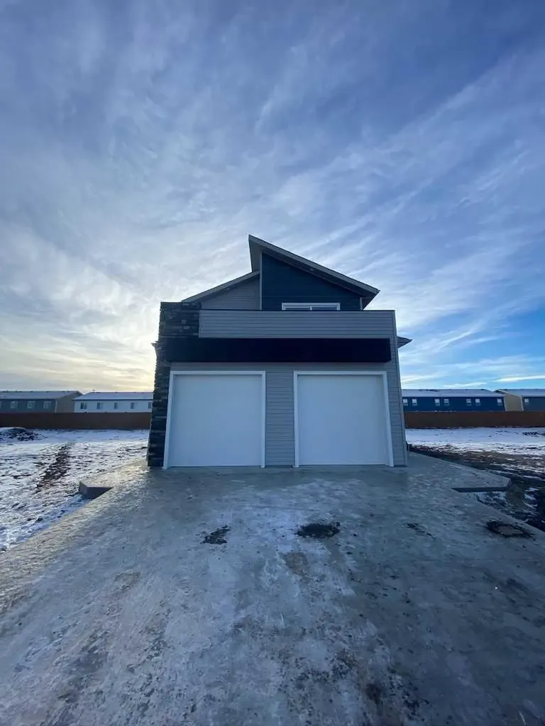 9507 114 Avenue Clairmont AB T8X0W7