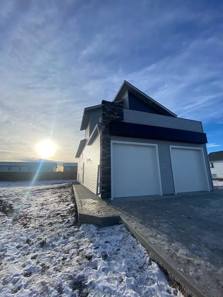 9507 114 Avenue Clairmont AB T8X0W7