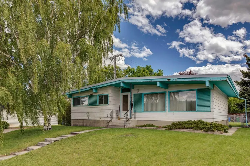4312 40 Street NW Calgary AB T3A 0H6