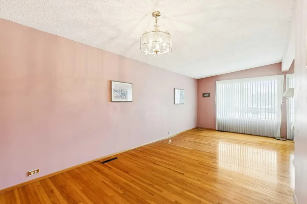 4312 40 Street NW Calgary AB T3A 0H6