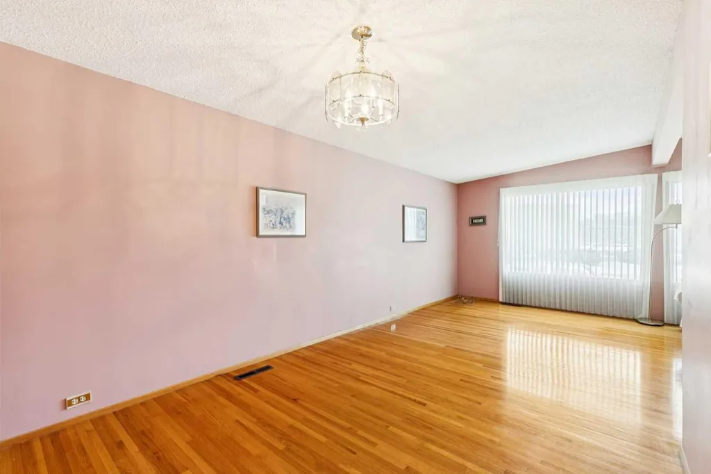4312 40 Street NW Calgary AB T3A 0H6