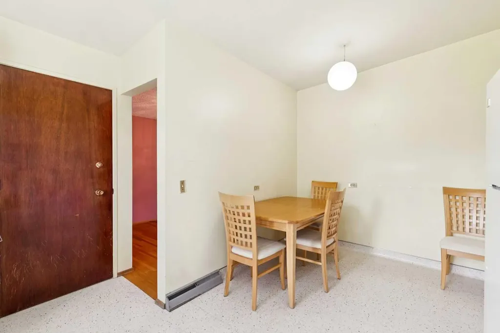 4312 40 Street NW Calgary AB T3A 0H6