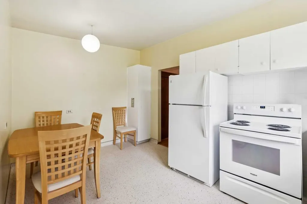 4312 40 Street NW Calgary AB T3A 0H6