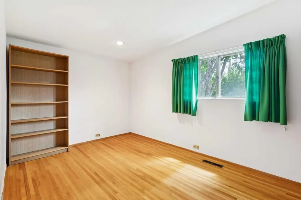 4312 40 Street NW Calgary AB T3A 0H6