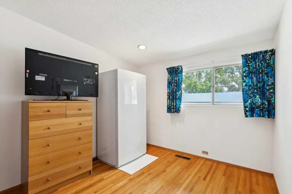 4312 40 Street NW Calgary AB T3A 0H6