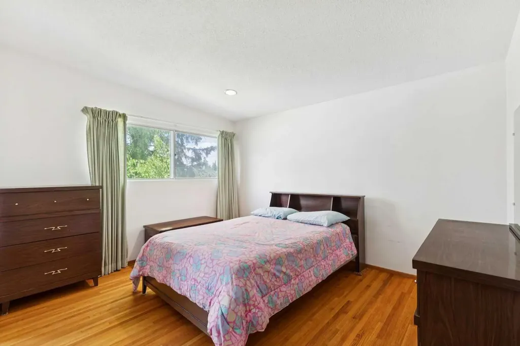 4312 40 Street NW Calgary AB T3A 0H6