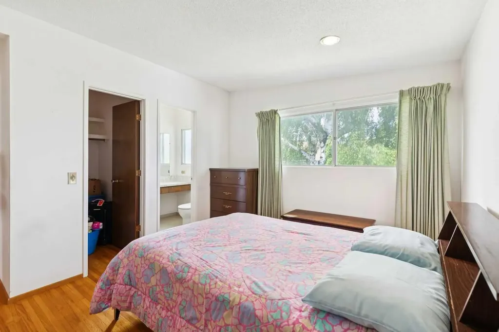 4312 40 Street NW Calgary AB T3A 0H6