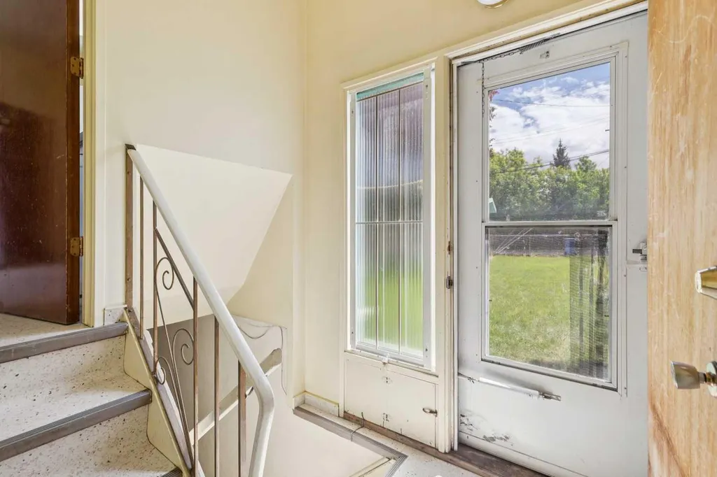 4312 40 Street NW Calgary AB T3A 0H6