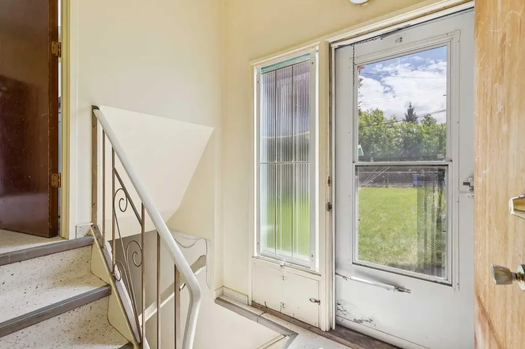 4312 40 Street NW Calgary AB T3A 0H6