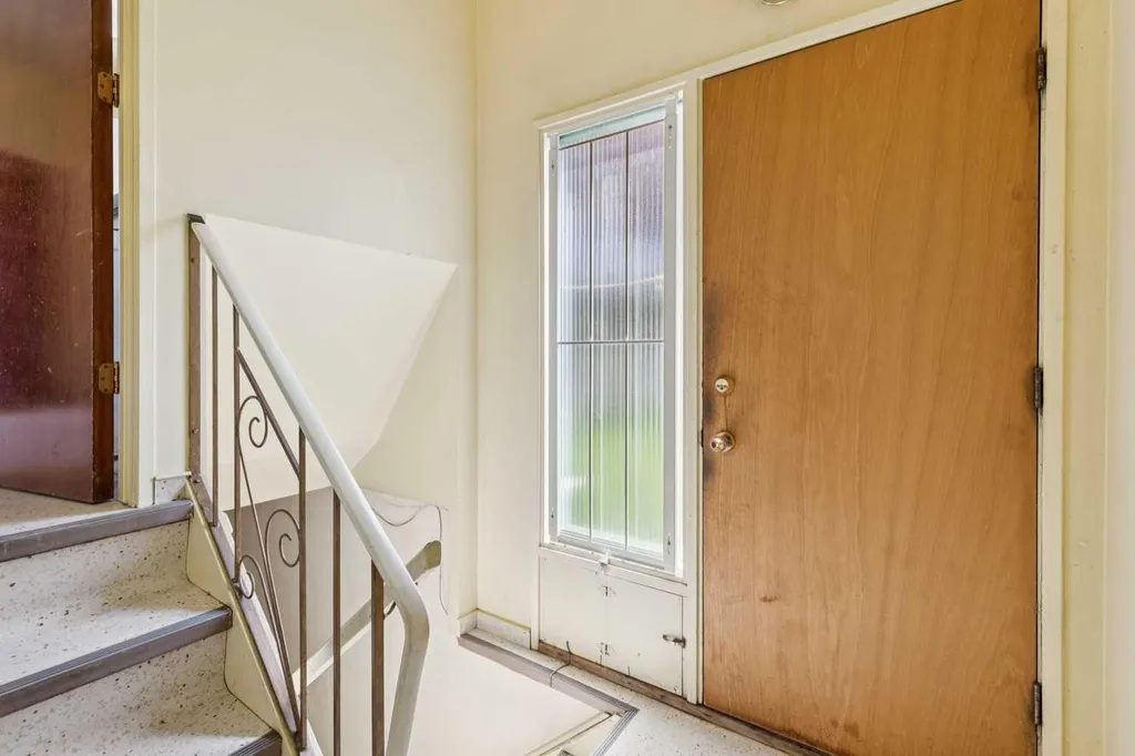 4312 40 Street NW Calgary AB T3A 0H6