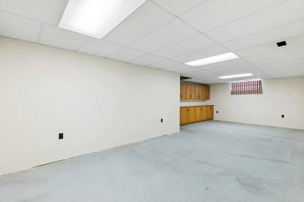 4312 40 Street NW Calgary AB T3A 0H6