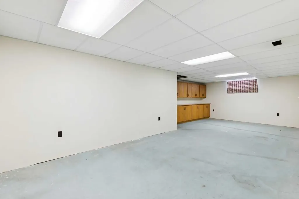 4312 40 Street NW Calgary AB T3A 0H6