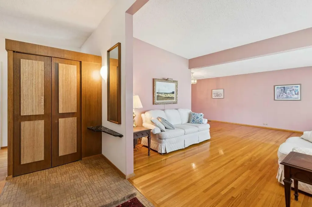 4312 40 Street NW Calgary AB T3A 0H6