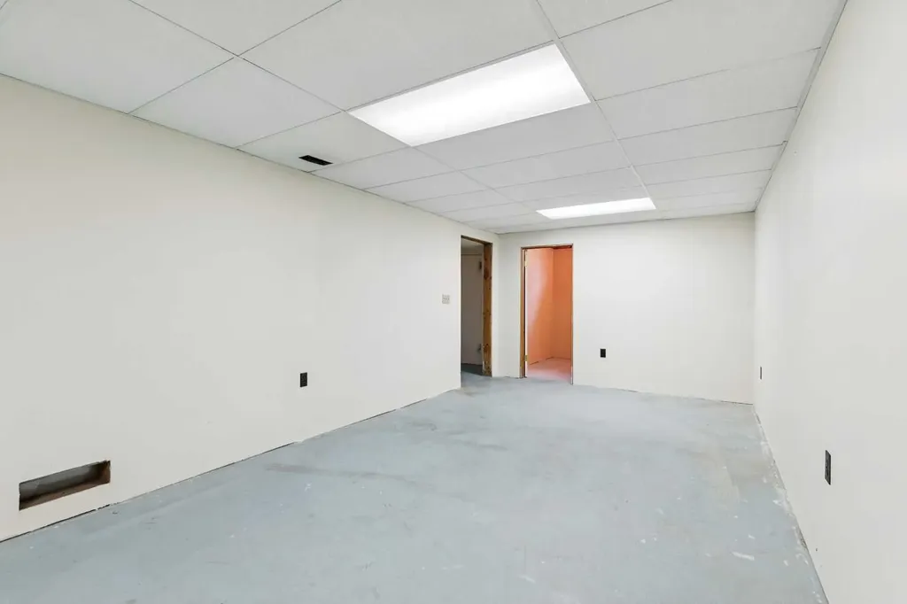 4312 40 Street NW Calgary AB T3A 0H6