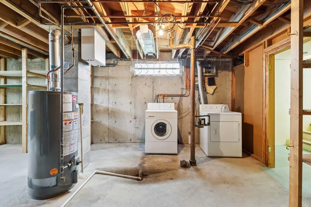 4312 40 Street NW Calgary AB T3A 0H6