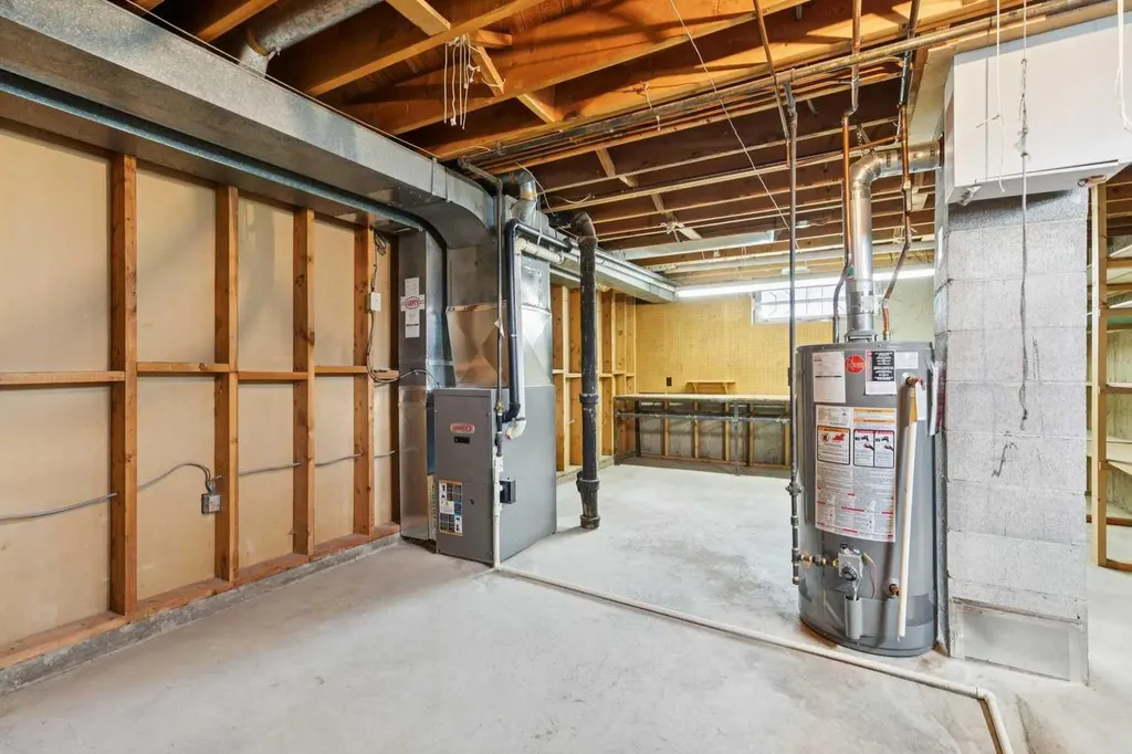 4312 40 Street NW Calgary AB T3A 0H6